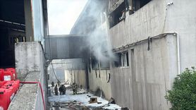 Arnavutköy'deki Fabrikada Yangın Kontrol Altına Alındı