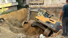 Bayrampaşa'da İnşaat Alanında İş Makinesi Devrildi