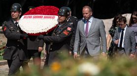 Belçika Savunma Bakanı Francken Anıtkabir'i Ziyaret Etti