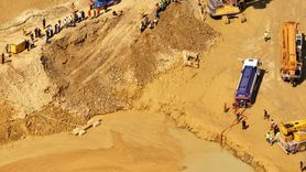 Çatalca'da Atık Su Alanına Düşen İş Makinesi Operatörü İçin Kurtarma Çalışmaları Devam Ediyor