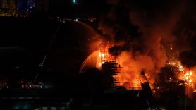 Çekmeköy'deki Sünger Fabrikasında Yangın Kontrol Altına Alınıyor