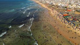 Dakar'da Yoff Plajı Sıcak Havada Dolup Taştı