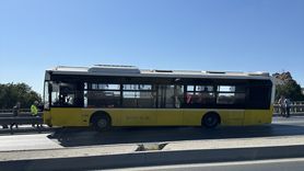 Fatih'te İETT Otobüsü Bariyerlere Asılı Kaldı