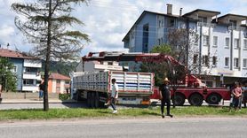 Freni Boşalan Tır Duvara Çarptı