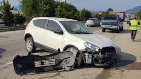 Giresun'da Minibüs ve Otomobil Çarpıştı: 13 Yaralı