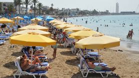 Mersin'de Sıcak Hava Tatilcileri Sahillere Çekti