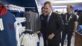 Savunma Sanayii Başkanı Haluk Görgün, Vakıf Mağaza'yı Ziyaret Etti