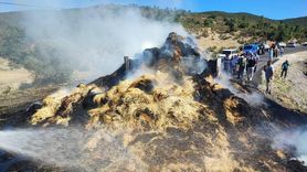 Uşak'ta Saman Yüklü Kamyonette Yangın: İki Kişi Ağır Yaralandı