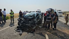 Van'da Minibüs ve Otomobil Çarpıştı: 11 Yaralı