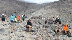 Ağrı Dağı'na Zorlu Zirve Tırmanışı: Dağcıların Efsane Serüveni