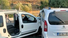 Bingöl'de Hafif Ticari Araçlar Çarpıştı: 11 Yaralı