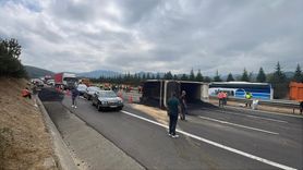 Bolu Dağı'nda Kamyon Devrildi, İstanbul Yolu Kapandı