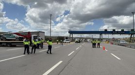 Çekmeköy'de Tırın Jandarma Araçına Çarpması Sonucu Yaralanmalar