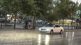 Edirne'de Ani Sağanak Yağış Hayatı Olumsuz Etkiledi