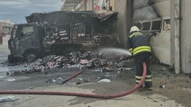 Edirne'de Yangın: 2 Kamyon Kullanılamaz Hale Geldi