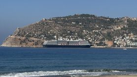 Hollanda Bayraklı Oosterdam Kaptanı Alanya Limanı'na Demirledi