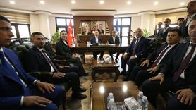 İçişleri Bakanı Yerlikaya Ağrı'da Esnafı Ziyaret Etti