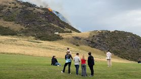 İskoçya'nın Arthur's Seat Tepesi'nde Yangın