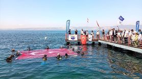 Karamürsel'de Dalgıçlar 30 Ağustos Zafer Bayramı'nı Kutladı