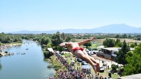 Kosova'da Geleneksel Şivan Köprüsü Atlama Yarışı