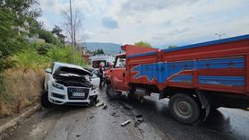 Sakarya'da Kamyonet ve SUV Çarpıştı: 5 Yaralı