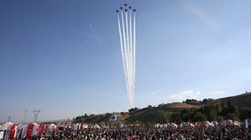 Türk Yıldızları Ahlat'ta Malazgirt Zaferi İçin Gösteri Düzenledi
