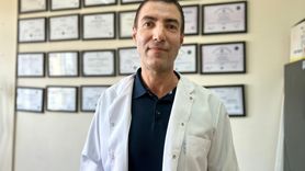 Van Gölü'nde Yüzen Çocukların Saç Renkleri Değişiyor