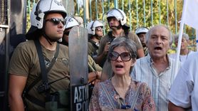 Yunanistan'da Filistin Destekçileri Pire Limanı'nda Protesto Düzenledi