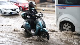 Adana'da Sağanak Yağış Hayatı Olumsuz Etkiledi