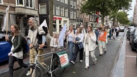 Amsterdam'da Dünya Barış Günü Yürüyüşü