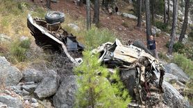 Antalya'da Uçuruma Düşen Kamyonetin Sürücüsü Hayatını Kaybetti