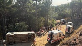 Balıkesir'de Tur Minibüsü Devrildi: 11 Yaralı