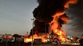 Başiskele'deki Lojistik Deposunda Yangın Çıktı