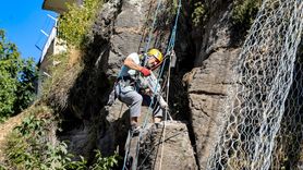Bitlis'te Kaya Düşme Riskine Karşı Çelik Ağ Önlemleri Alındı