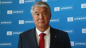 Cengiz Aytmatov ve UNESCO Konferansı Paris'te Düzenlendi