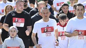CHP Genel Başkanı Özgür Özel, 102. Yıl Koşusu'nda