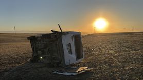 Diyarbakır'da Öğrenci Servisi ile Otomobil Çarpıştı