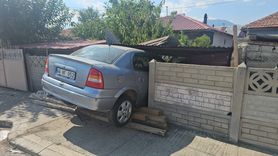 Erzincan'da Otomobil Kaza Geçirdi