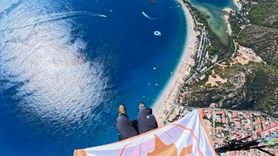 Fethiye'de Alzheimer Farkındalığı için Yamaç Paraşütü Etkinliği