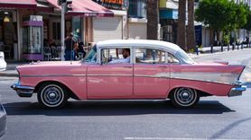 İzmir'de Klasik Araçlarla Erkek Sağlığı İçin Farkındalık Sürüşü