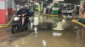 Kadıköy'de Su Borusu Patladı, Otoparkı Su Bastı