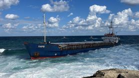 Kocaeli'de Kuru Yük Gemisi Karaya Oturdu