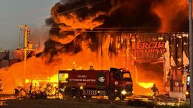 Kocaeli'deki Lojistik Deposunda Yangın Kontrol Altına Alındı