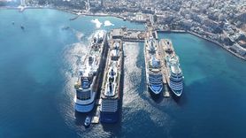 Kuşadası'na 4 Kruvaziyerle 13 Bin 750 Turist Geldi