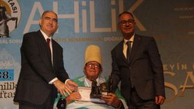 Manisa'da Yılın Ahisi 94 Yaşındaki Bakkal Abdül Balolsun Seçildi