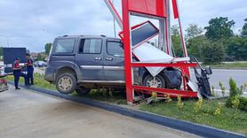 Samsun'da Hafif Ticari Araç Kaza Geçirdi