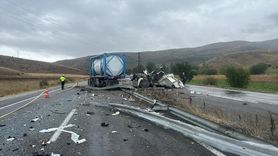 Sivas'ta Yolcu Otobüsü ile Tır Çarpıştı: 20 Yaralı