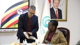 Uganda Kültür Bakanı Regis, YEE'yi Ziyaret Etti