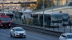 Zeytinburnu'nda Metrobüs Yangını Kontrol Altına Alındı