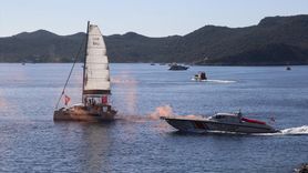 Antalya'da Cumhuriyet Bayramı Coşkusu: Paraşütçüler Semalara Türk Bayrağıyla Uçtu